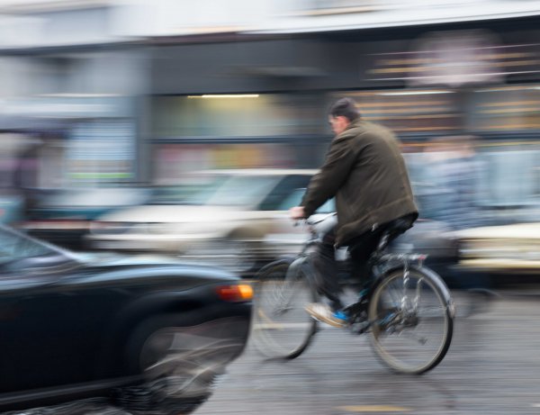 たかが自転車と軽んじることなかれ。いざという時のことを考えて自転車保険に入るべきだ