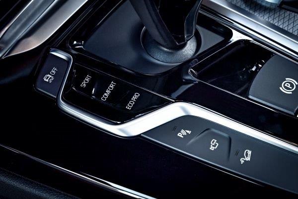買ってから一度も使ってないスイッチがある人必見 クルマについてるこのスイッチは何？