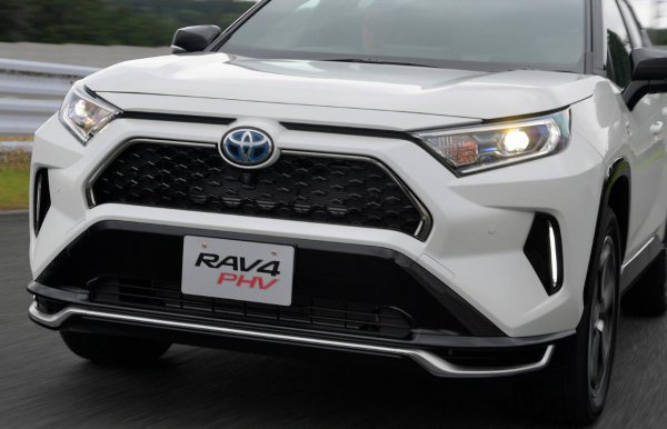RAV4 PHV売れまくり事情と抱えた課題 爆速受注殺到で受注一時停止に!!
