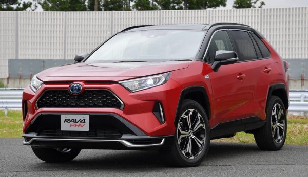 2020年6月8日に発売されたトヨタ「RAV4 PHV」。2020年度分の受注枠はあっという間に終了、今後の新規受注の再開予定はわかっていない
