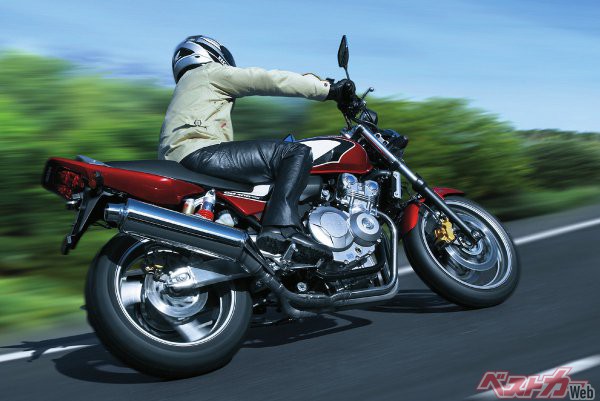 名車CB400復活？　ニッポンの名車は世界へ!!    水冷4気筒DOHC採用のウワサを斬る