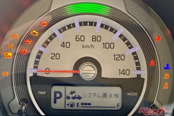 ギリOK…じゃない!! 無視しちゃヤバい即行でクルマを停めて整備へ回すべきアブない警告灯