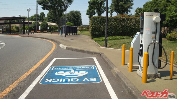 「充電のためにいったん高速道路を降りるのOK」に!! NEXCO3社が急速充電器を倍増＆新施策開始…と、ほんのり懸念あり