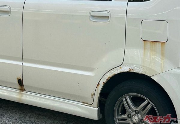 島民の方の車両の一例。サビは整備工場などで簡易補修しながら乗り続けることが多いという。生活の相棒なのだ
