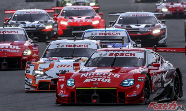 2023年スーパーGT最終戦もてぎ 500クラスは36号車が優勝し年間タイトルも獲得 300クラスは88号車が初優勝、年間タイトルは52号車に