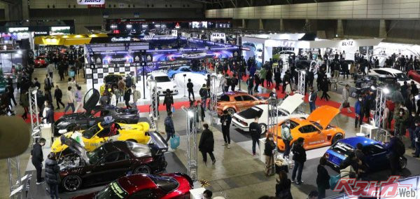「東京オートサロン2023」の様子。写真はプレスデーなので人がまばらだけど、開催期間中はもうね、人の波が凄いです！