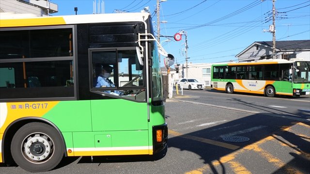 城東電軌を受け継ぐ都営バス「亀26系統」今井のバス停の位置に違和感!?