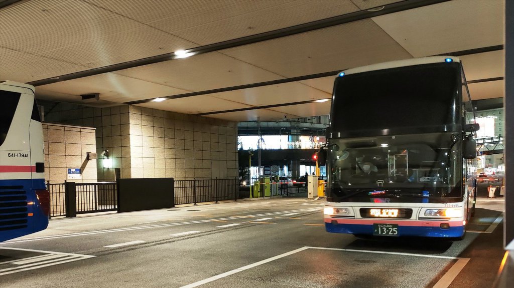 昨年末のJR大阪駅高速バスターミナルの混雑っぷりに驚愕!!　対抗できるのは上りサンライズのみか!?
