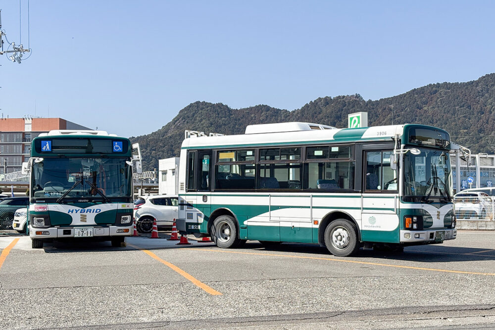 まだまだ元気……横から見ると「うわ短かっ!!」って声に出ちゃいそうな路線バス車両だと!?