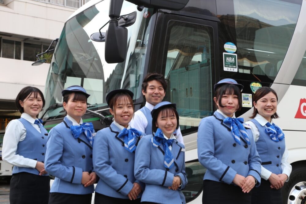 バスガイドさんってどんな訓練をしているのだろうか？　ちょこっとだけ見てきたら……ハードすぎる!!