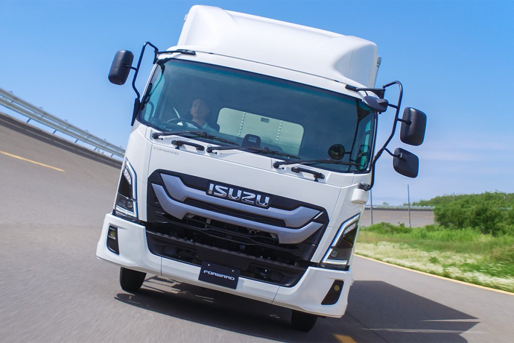 いすゞの「フォワード」が7代目にフルモデルチェンジ！　安全で快適な中型トラックへ大進化！
