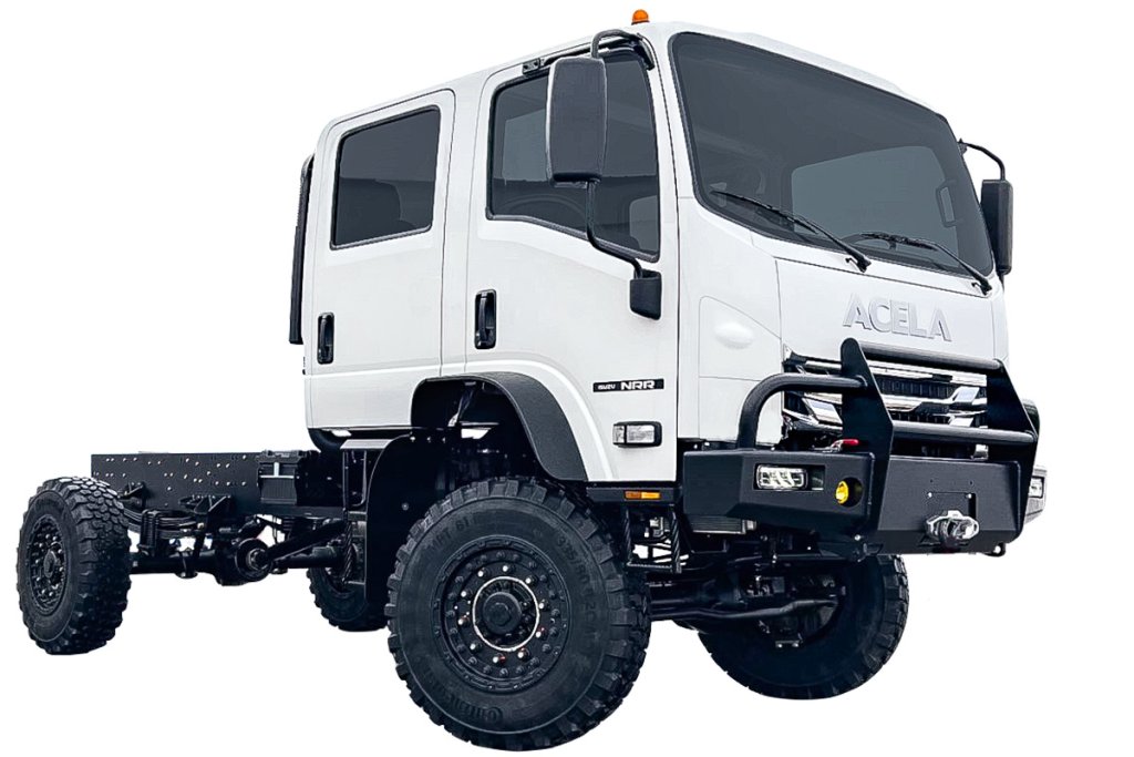 いすゞ エルフをタクティカルに大改造!?　軍用車の足回りをもつオフロードトラック「ストラヤ4×4」とは？