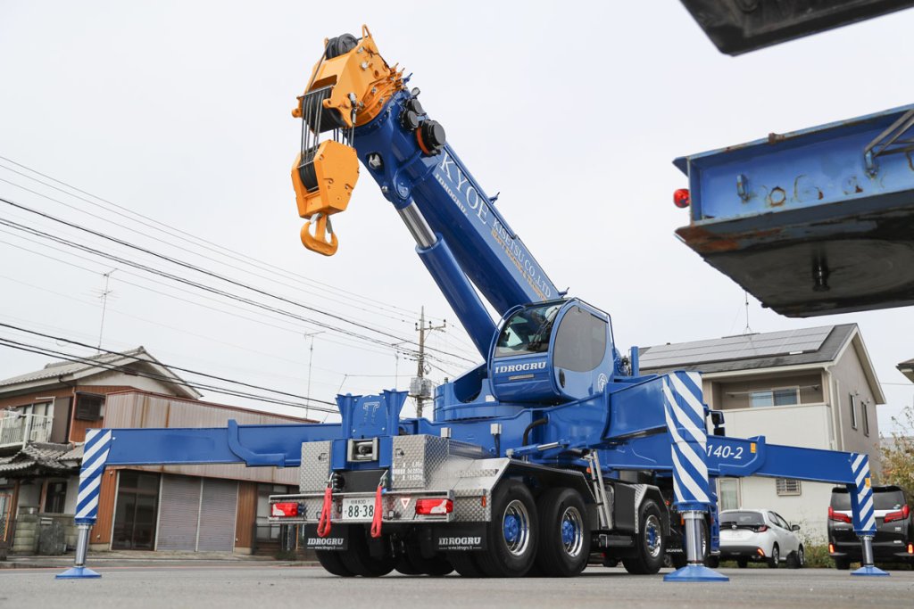 日本にわずか3台の希少車!? 阪東自動車工業が導入したイタリア生まれの特殊トラッククレーンの実力に迫る!!
